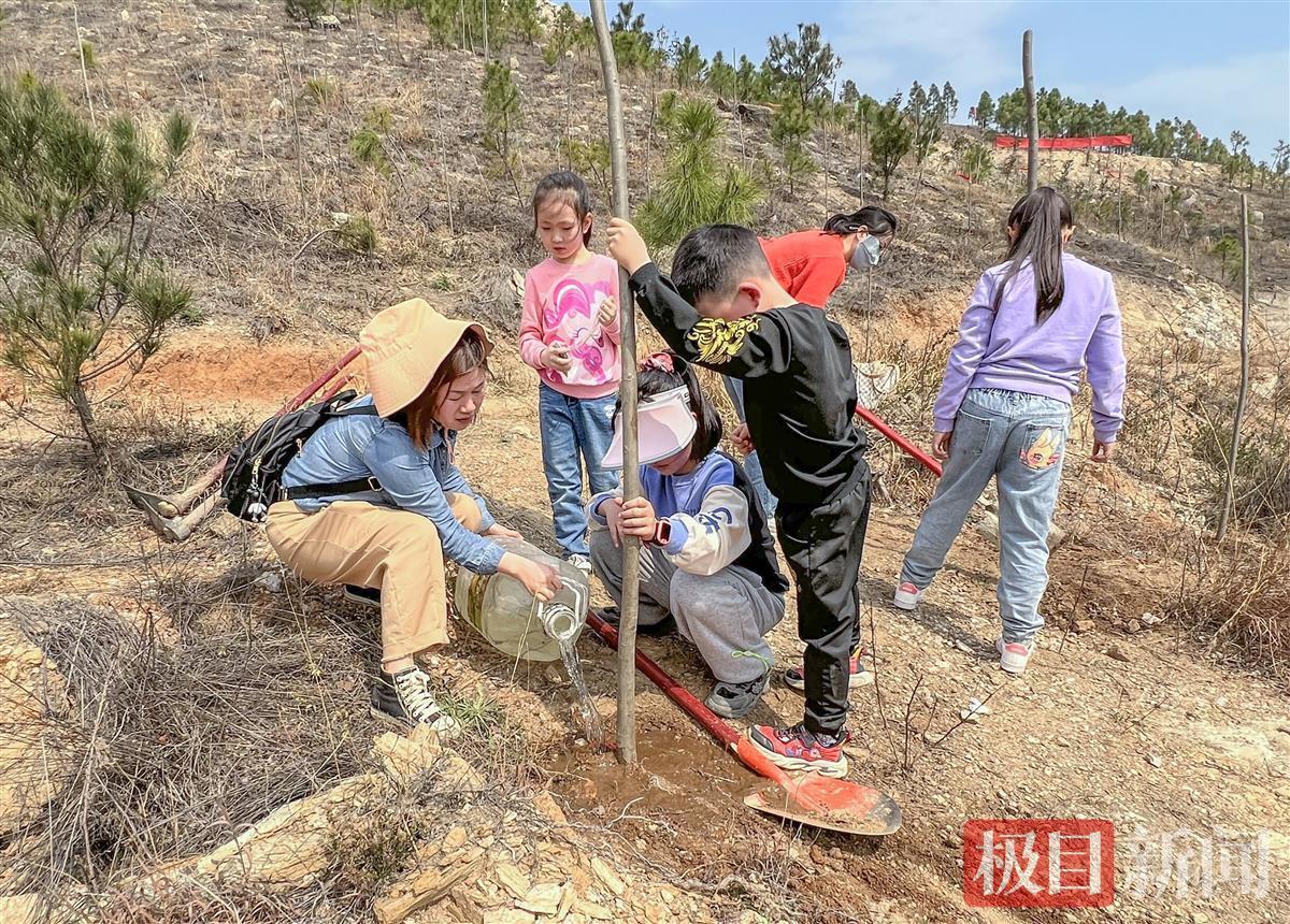 下載家長端，解鎖全新孩子教育方式