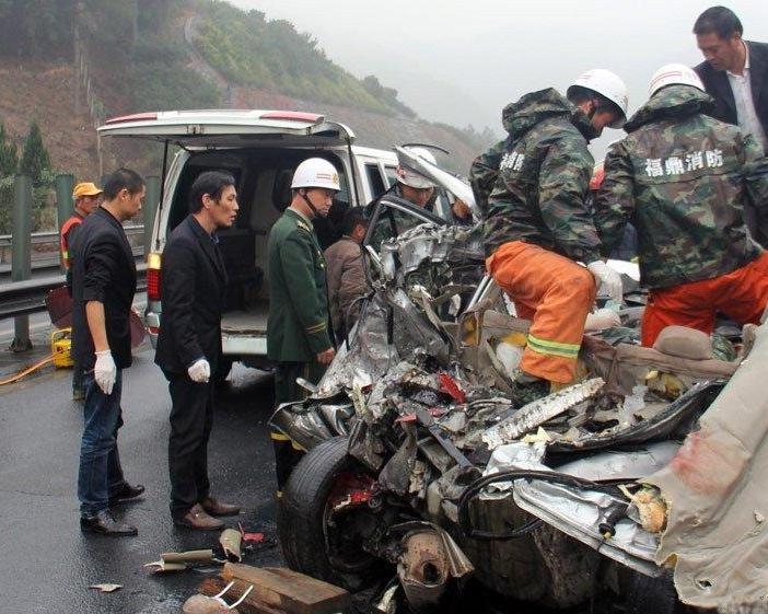 湛江發(fā)生車禍致五人身亡，最新報(bào)道曝光