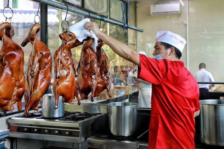 深圳燒臘廚師招聘，美食背后的專業(yè)魅力與職業(yè)前景揭秘