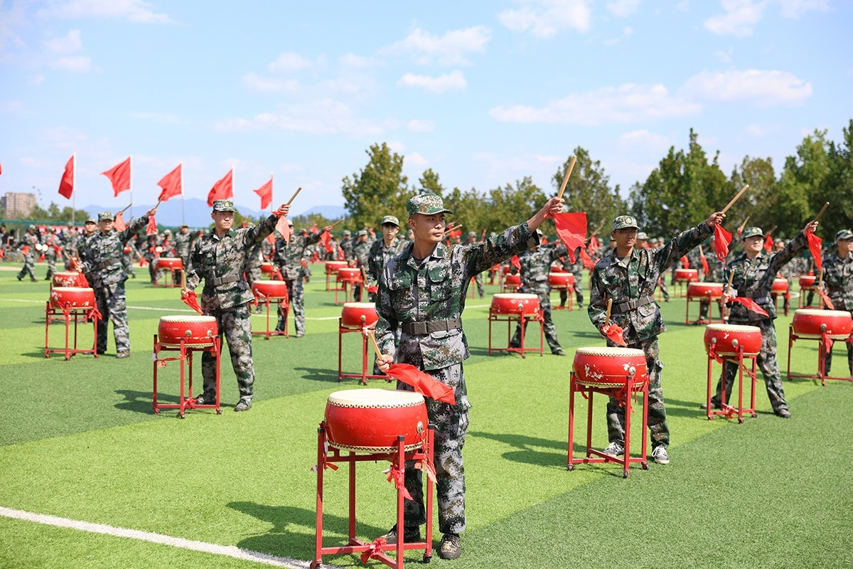 震撼人心！最新軍鼓變隊形表演視覺盛宴！